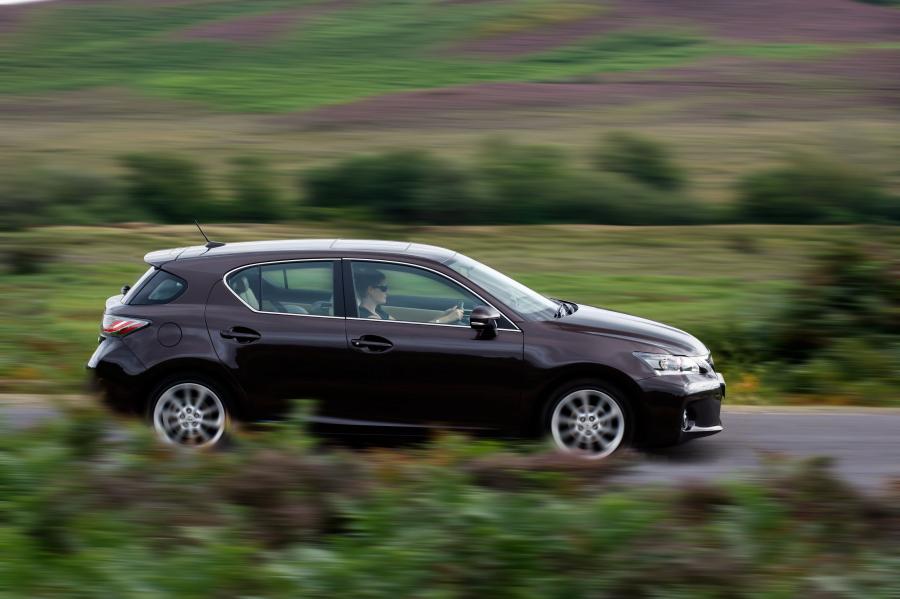  Lexus CT200h 2010 года  (фото 61 из 266)